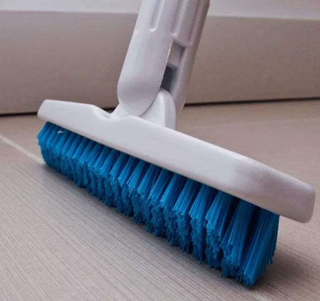 Nylon-brush-to-remove-grout