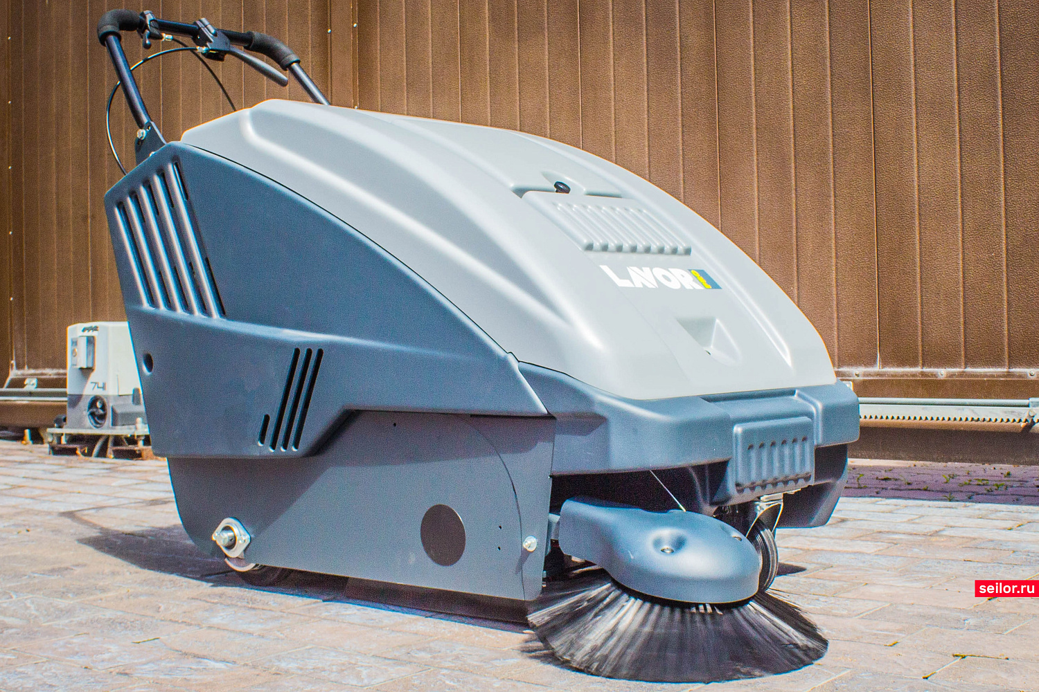 Подметальная машина Lavor Pro SWL 700 ET: тихий и надёжный борец с грязью